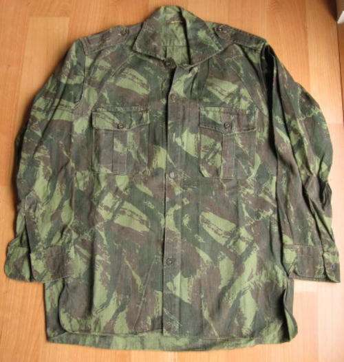 NO. 2845)  PORTUGUESE CAMO UNIFORM SET USED BY S.A.A.F. CHOPPER PILOT ANGOLA CIRCA 1969: