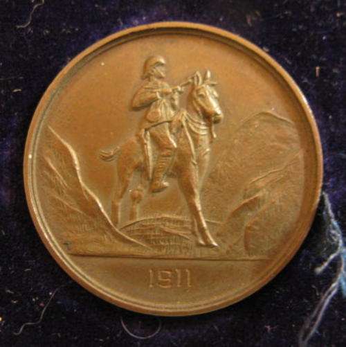 NO. 3884)   1911 SHOOTING MEDALLION IN ORIGINAL PRESENTATION BOX AWARDED TO B. BATTERY