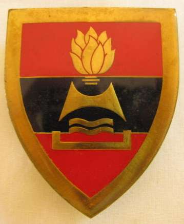 NO. 3361)  2 FIELD ENG. REGT GOLD TYPE 2ND ISSUE SHOULDER FLASH.  ORIGINAL 3 PINS.