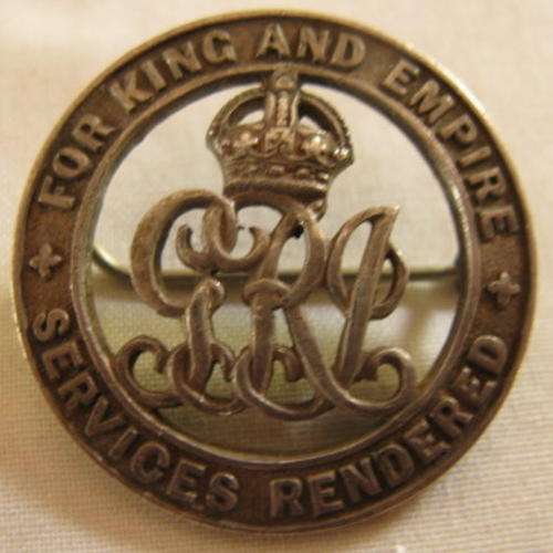 NO. 4313)  WW1 WAR BADGE TO A SOUTH AFRICAN WITH A VERY LOW NUMBER SA 585 SILVER.
