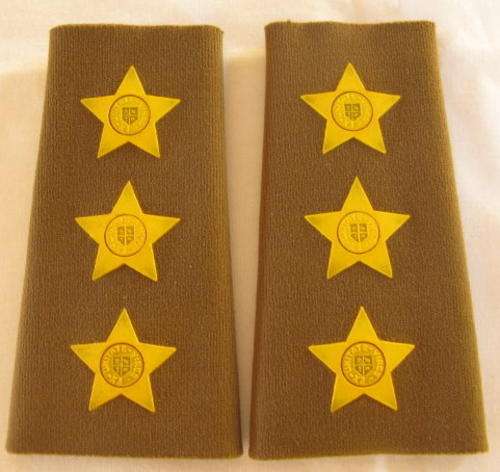 NO. 5185)  RUBBERISED RANK SLIP-ONS FOR CAPTAIN FIELD DRESS WORN 1980'S-1996.
