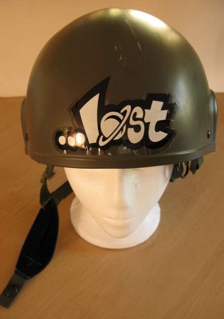 NO. 5735)  BRITISH ROYAL MARINE MARK 6 COMBAT HELMET - KEVLAR - SIZE MEDIUM DATED 1986.