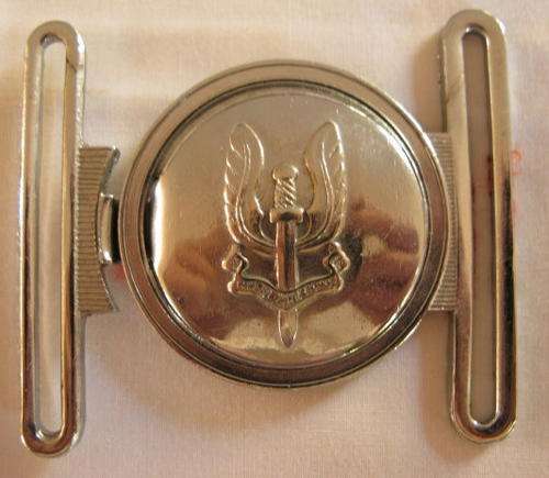 RHODESIA - SAS CHROME BELT BUCKLE WITH EMBOSSED CAP BADGE DESIGN AS WORN ON THE ROYAL BLUE CLOTH