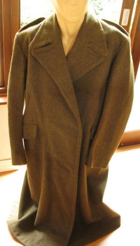 OLD SADF GREAT COAT SIZE LARGE UNISSUED.  CONDITION VERY GOOD COMES WITHOUT ANY BUTTONS.