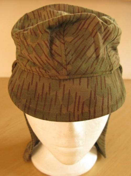 CZECHOSLAVAKIAN RAIN CAMO CAP WITH EARFLAPS SIZE 55 - USED BUT VERY GOOD CONDITION COMPLETE WITH 2