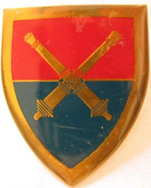 S.A. SCHOOL OF ARTILLERY GOLD TYPE - LIGHT BLUE 2ND ISSUE SHOULDER FLASH ORIGINAL USED ITEM.