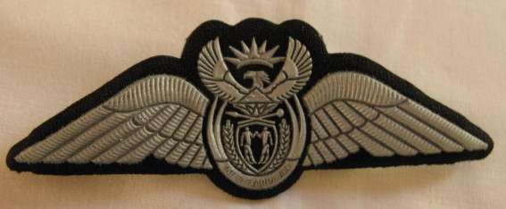 SAAF - PILOTS WING.  RUBBERISED WORN 2003- TO DATE.  2 PINS.