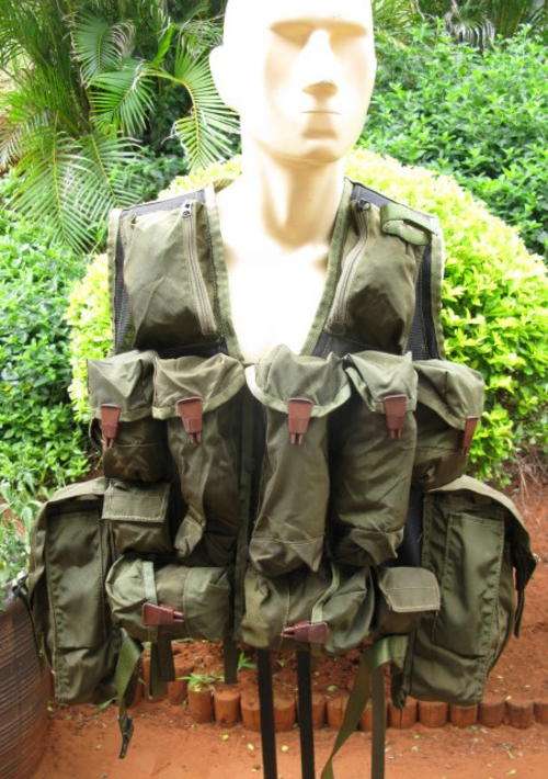RECCE / SPECIAL FORCES NIEMOLLER OLIVE GREEN NYLON BATTLE JACKET WITH HOT EXTRACTION HARNESS.