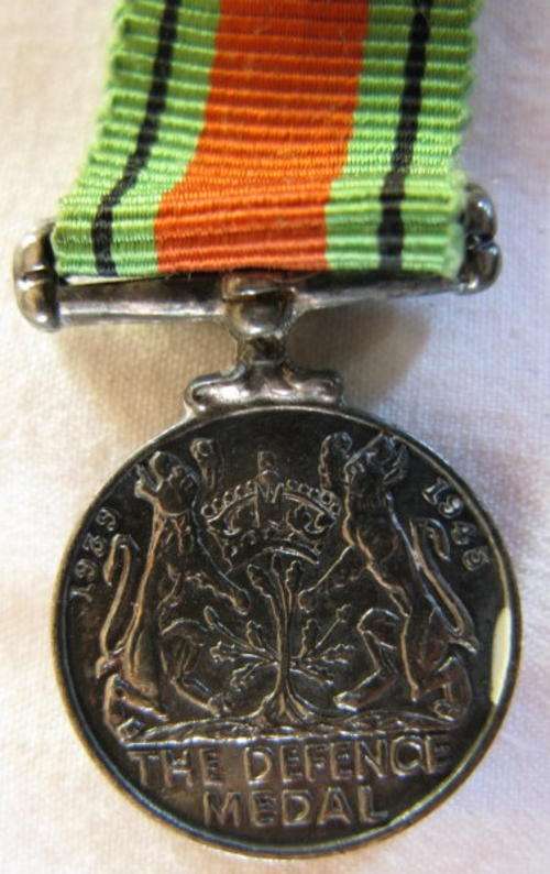 WW2 - DEFENCE MEDAL - MINIATURE.