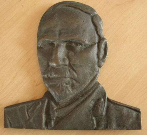 BOER WAR / WW1 BRASS PLAQUE OF GENERAL SMUTS.  MEASURES 18X17CM.