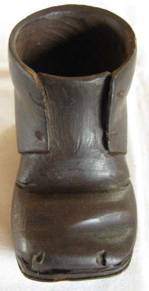 BOER WAR POW WOODEN CARVED SHOE.  MEASURES 100X47MM.