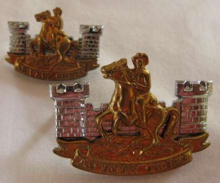 REGIMENT NAMUTONI CAP + COLLAR BADGE WORN 1967-1980'S.  LUGS INTACT