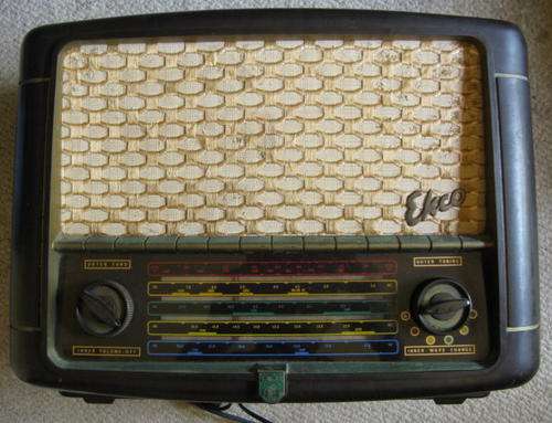 ECKO MODEL A242 RADIO CIRCA 1930'S EARLY 40'S BAKELITE.