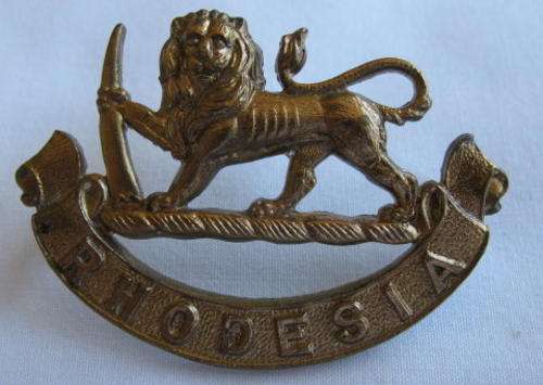 SOUTHERN RHODESIA BRASS CAP BADGE WORN 1940-1956.  LUGS INTACT.