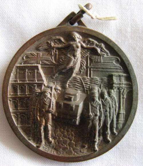 ITALIAN WW2 LIBERATION OF ITALY MEDALLION DATED JUNE 5TH 1944.