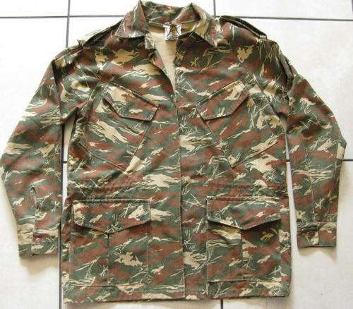 KOEVOET CAMO PATTERN JACKET SIZE MEDUIM.  MEASURES 55CM ARMPIT TO ARMPIT