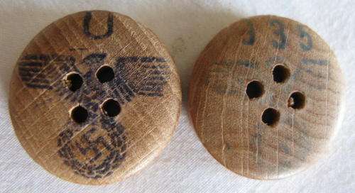 GERMAN WW2 WOODEN BUTTONS - ORIGINAL.  DIAMETER 23MM