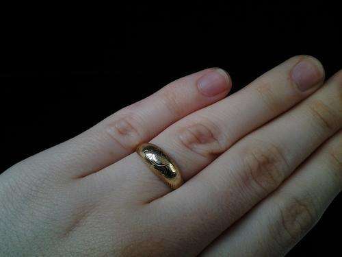 9ct GOLD VINTAGE RING
