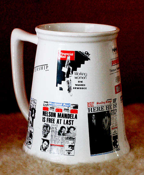 COLLECTION LOT  X 19 MUGS WITH IMPORTANT FRONT PAGES PRNTED BY THE MEDIA FOR TOP  CUSTOMERS