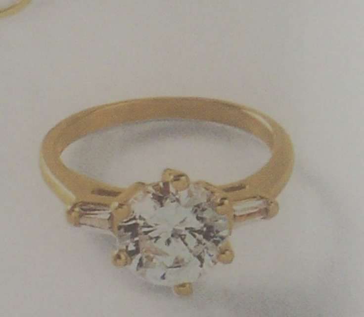 BEAUTIFULL 24 CT GP LADIES RING - NO RESERVE!
