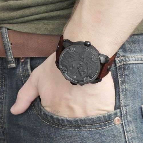 Men s Watches DIESEL GIANT 52MM LITTLE DADDY Chronograph Gents Watch MUST HAVE was sold for 2 895.00 on 28 Dec at 13 50 by JUBILEUM in Bronkhorstspruit ID 258795295
