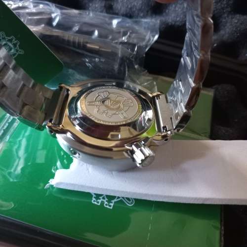 WOW-STEELDIVE 300M SERIOUS MARINE DIVER WOW-TUNA CAN SEIKO NH35A MVT 24 JEWELS !