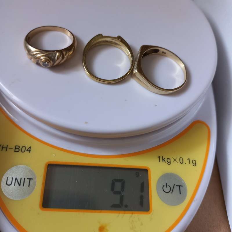 WOW!!-9.1 Grams - 3 Rings-9CT include the Silver part in the deal.