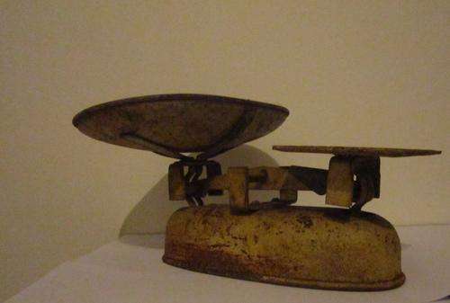 OLD METAL SCALE