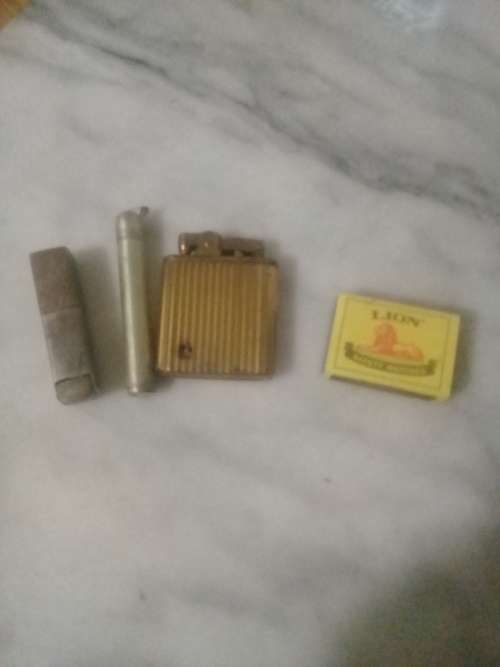 lot of old and vintage lighters