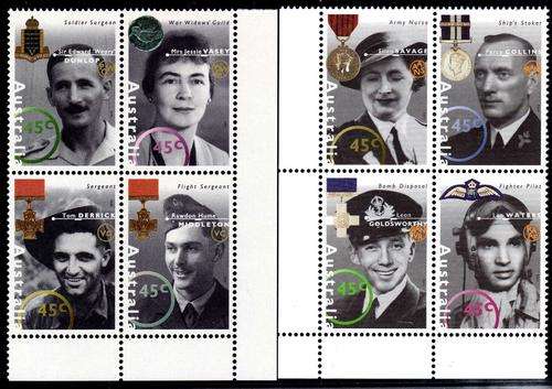 AUSTRALIA 1995 "WAR HEROES" SERIES 1 & 2. 2 BLOCKS OF 4 U.M.M. SG 1521-24 +1545-48. CAT 8,40 POUNDS.