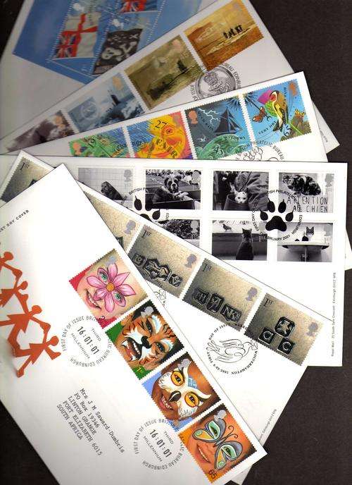 GREAT BRITAIN 2001 COMPLETE SET OF 12 COMMEMORATIVE FIRST DAY COVERS. CAT 116,25 POUNDS.