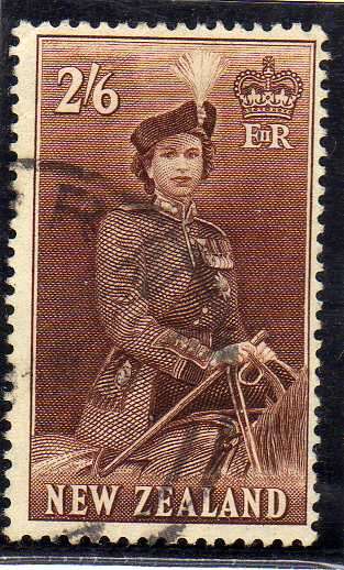 NEW ZEALAND 1953 DEFIN 2/6d BROWN V.F.U. SG 733d. CAT 8 POUNDS.