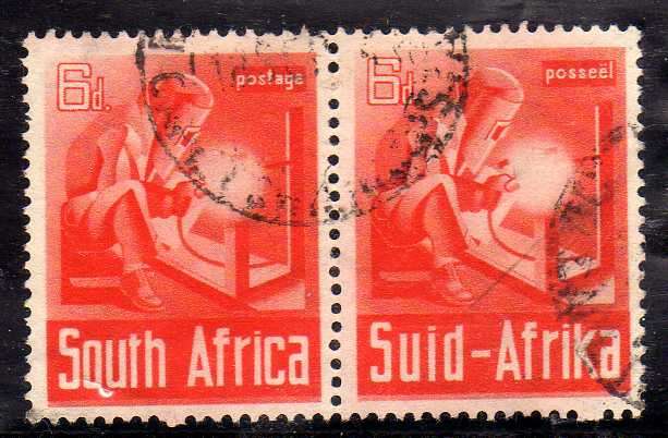SOUTH AFRICA 1941-42 LARGE WAR 6d PAIR VFU. SACC 92. CAT R170.