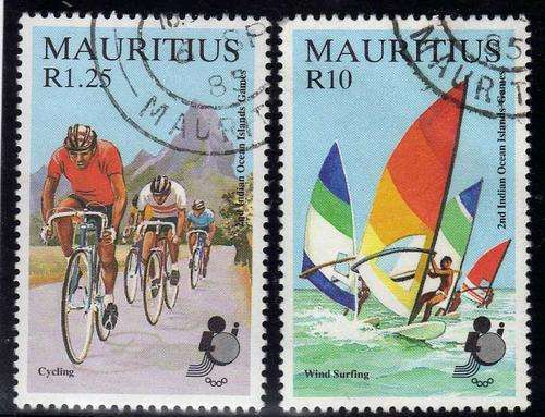 MAURITIUS 1985 "ISLAND GAMES" R1,25 & R10 VFU. SG 706-7. CAT 16,25 POUNDS.