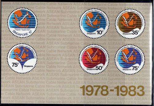 SINGAPORE 1983 "ASEAN CABLE NETWORK" SET OF 4 PLUS MINI SHEET UMM. SG 458-462. CAT 7,50 POUNDS.