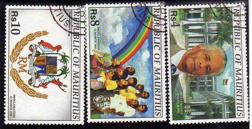 MAURITIUS 1992 "PROCLAMATION OF REPUBLIC" PART SET OF 3 (NO 40c) VFU. SG 864-6. CAT 14,50 POUNDS.