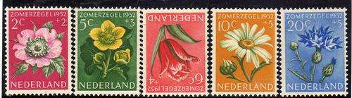 NETHERLANDS 1952 "SOCIAL RELIEF FUND" SET OF 5 MOUNTED MINT. SG 749-753. CAT 27 POUNDS