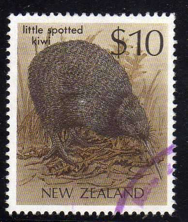 NEW ZEALAND 1982 DEFIN "LITTLE SPOTTED KIWI" $10 VFU. SG 1297. CAT 6 POUNDS.
