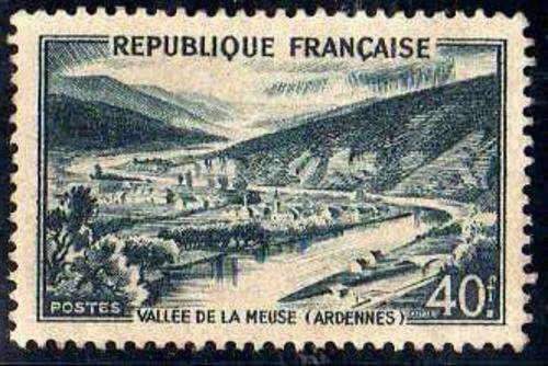 FRANCE 1949 "VIEWS" 40FR GREEN L.M.M. SG 1069. CAT 24 POUNDS.