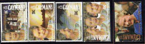 CAYMAN ISLANDS 1992 "40TH ANNIV ACCESSION OF QEII" SET OF 5 UMM . SG 737-41. CAT 5,40 GBP.