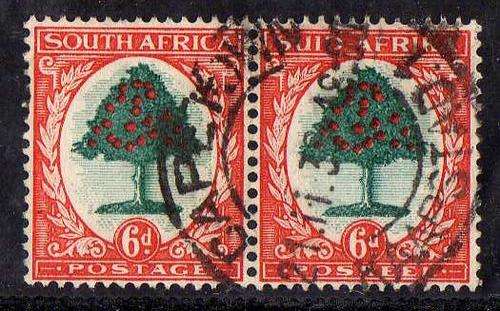 SOUTH AFRICA 1933 HYPHEN-PICT 6d PAIR FAINT BACKGROUND V.F. USED. SACC 60. CAT R200.