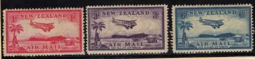 NEW ZEALAND 1935 AIR SET OF 3 MOUNTED MINT. SG 570-2. CAT 15 POUNDS.