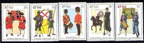 IRELAND 1995 "MILITARY UNIFORMS" SET OF 5 U.M.M. SG 954-58. CAT 5 POUNDS.
