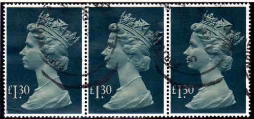 GREAT BRITAIN 1989 1,30POUND DEFIN STRIP OF 3 FINE USED. SG 1026b. CAT 18 POUNDS.