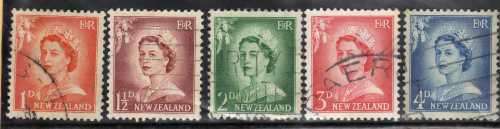 NEW ZEALAND 1955-59 DEFIN SET OF 7 VFU. SG 745-751. CAT 8,50 POUNDS.