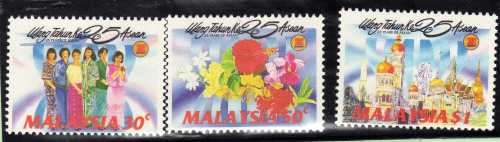 MALAYSIA 1992 2 SETS UMM. (1) TROPICAL FORESTS (2) 25TH ANNIV ASEAN. SG 476-8 & 484-6. CAT 5,40 GBP.