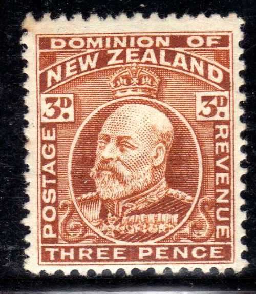 NEW ZEALAND 1909 DEFIN 3d CHESTNUT PERF 14 x 14,5 MM. SG 389. CAT 23 POUNDS.