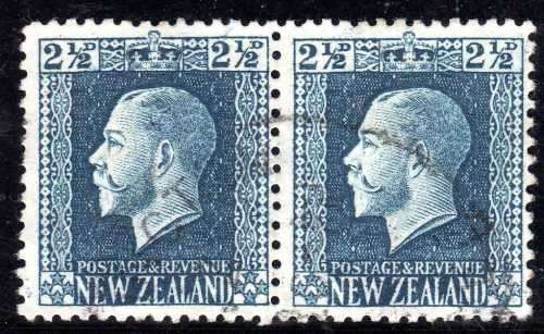 NEW ZEALAND 1915 DEFIN 2,5d PAIR PERF 14 x 13,5 VERY FINE USED. SG 419. CAT 14 POUNDS.