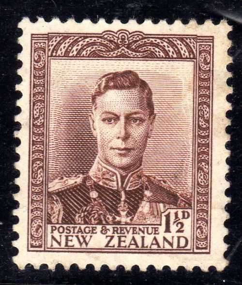 NEW ZEALAND 1938-44 DEFIN 1,5d PURPLE BROWN MOUNTED MINT. SG 607. CAT 26 POUNDS.