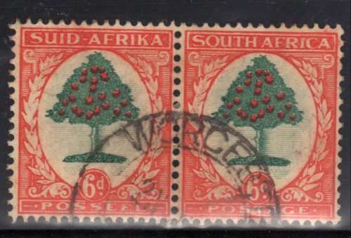 SOUTH AFRICA 1933 HYPHEN-PICT 6d PAIR VFU. TYPE I FAINT BACKGROUND. SACC 60. CAT R200.